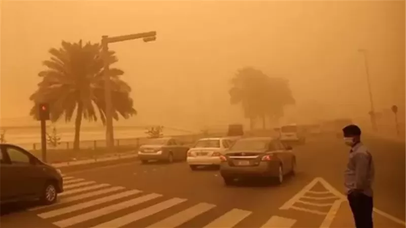 طرق التغلب على العاصفة الترابية أثناء قيادة السيارة