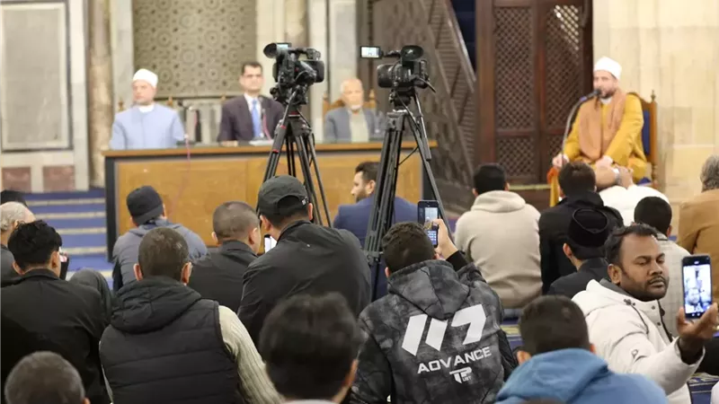 ملتقي الأزهر: مجتمع النحل يعطينا نموذج عملي في الانضباط والتعاون