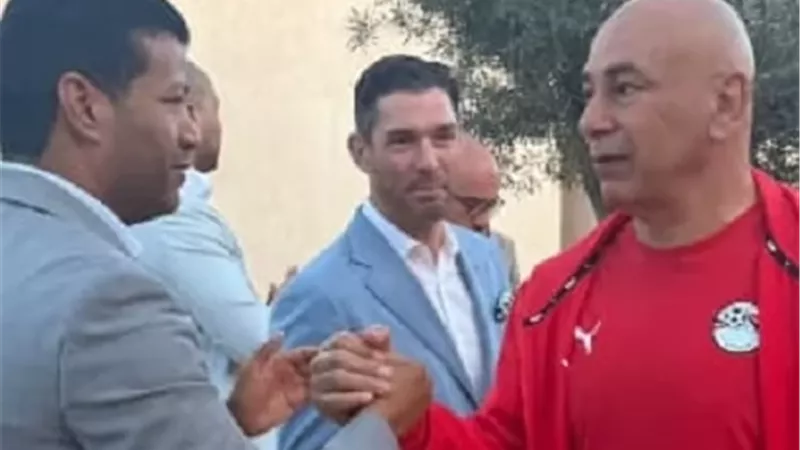 قبل السفر إلي طنجة.. ممر شرفي من موظفي فندق إقامة المنتخب بأغادير