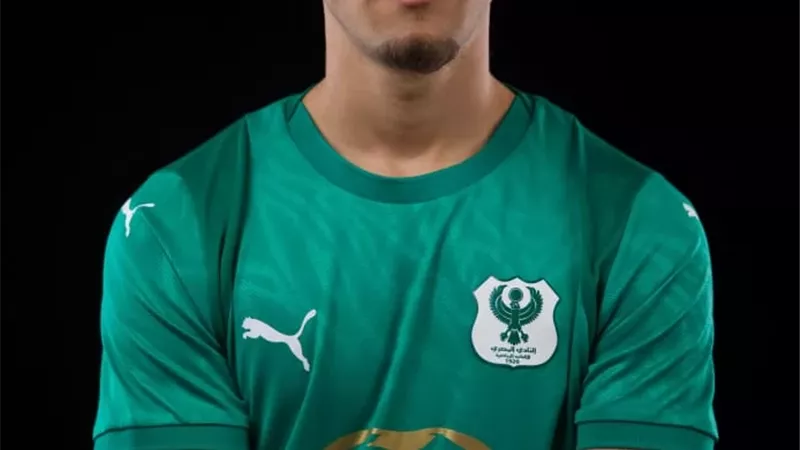 المصري يحصل على خدمات أسامة الزمراوي لاعب الوداد المغربي