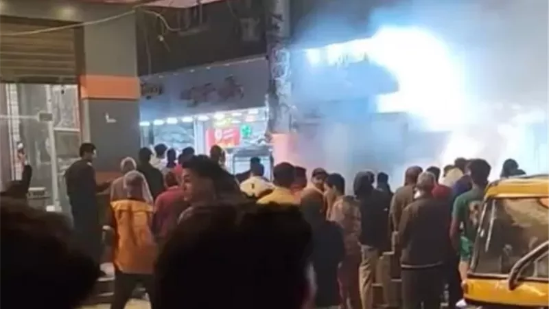 الحماية المدنية تسيطر على حريق مدخنة مطعم بشبرا الخيمة
