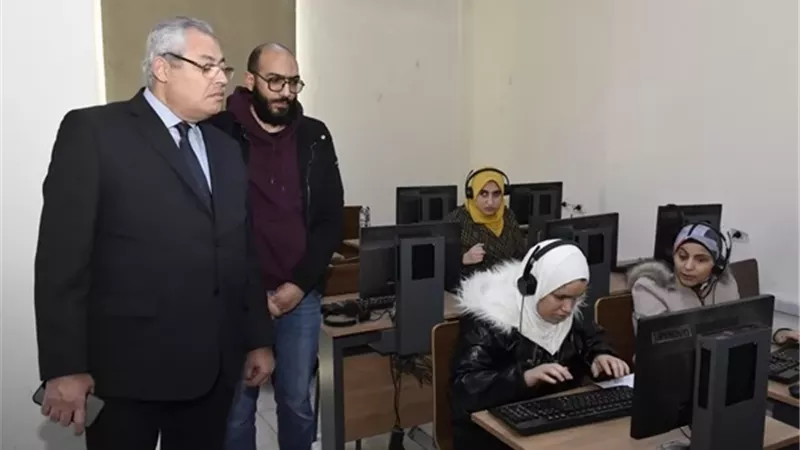 نائب رئيس جامعة عين شمس يتفقد امتحانات التجارة والألسن