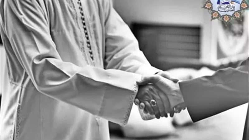 حكم مصافحة المصلين بعضهم لبعض عقب انتهاء الصلاة مباشرة