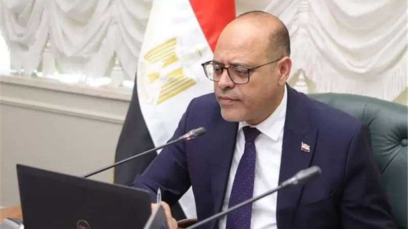 وزير العمل يعتمد صرف 3.1 مليون جنيه لدعم 443 عاملاً من العمالة غير المنتظمة