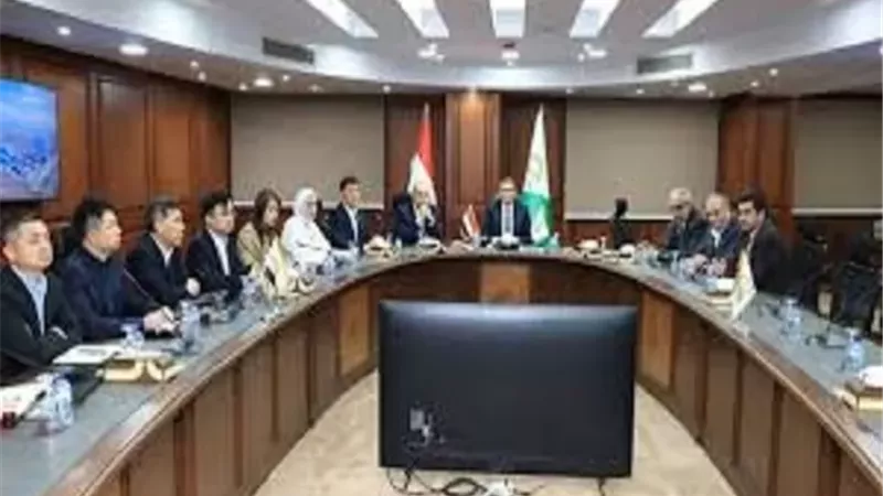 محافظ الجيزة يلتقي وفد من رجال الأعمال والمستثمرين الصينيين