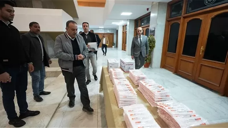 محافظ أسيوط يتسلم تبرعًا بـ20 ألف سرنجة دقيقة لدعم منظومة التأمين