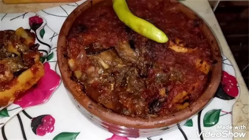 طاجن المسقعة باللحم المفروم