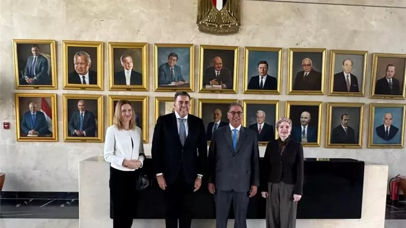 نائب وزير الخارجية يبحث مع رئيس البرلمان الأسترالي زيادة السائحين
