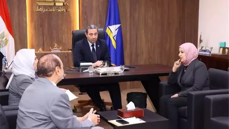محافظ دمياط يبحث مع معهد علوم البحار سبل التنبؤ بالكوارث الطبيعية