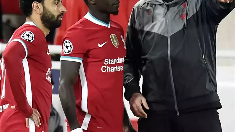 يورجن كلوب يوجه رسالة لـ ساديو ماني ويشجع محمد صلاح