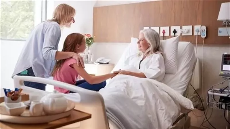 فضل زيارة المرضى وأهمية مراعاة آدابها الشرعية
