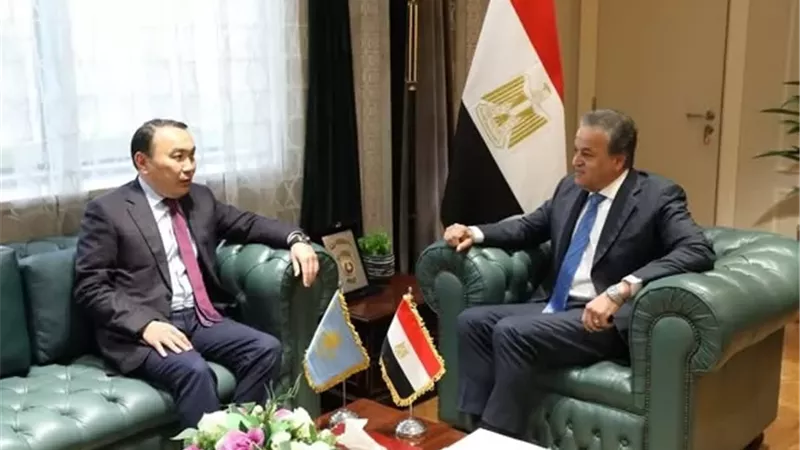 وزير الصحة يستقبل سفير كازاخستان لبحث التعاون الصحي وتصنيع الأدوية