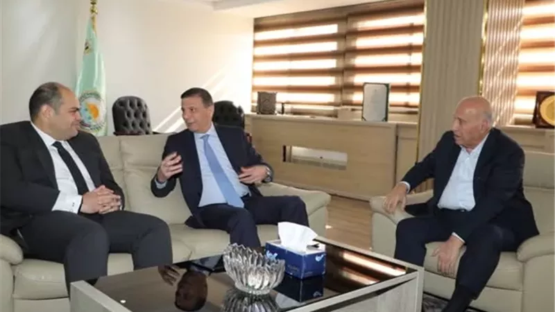 اجتماع بين وزير الزراعة واتحاد الدواجن لوضع آليات لضبط السوق