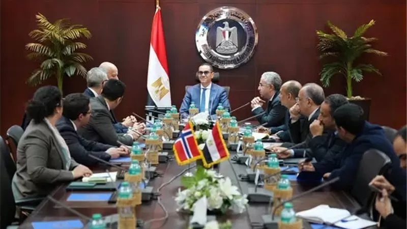 وزير الاستثمار يلتقي سفير النرويج و«سكاتك» لاستعراض فرص الاستثمار