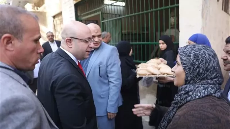 غنيم يتفقد المخابز والأسواق ويطمئن على توافر السلع الأساسية