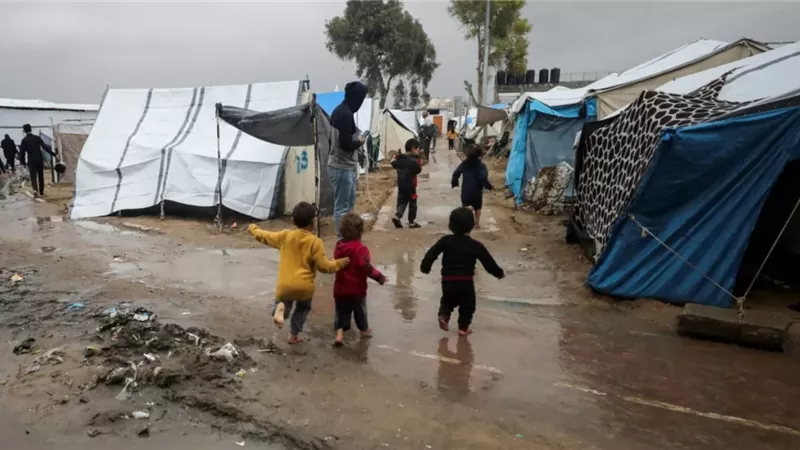الأونروا:النازحون في غزة يواجهون صعوبات للحصول على مياه الشرب