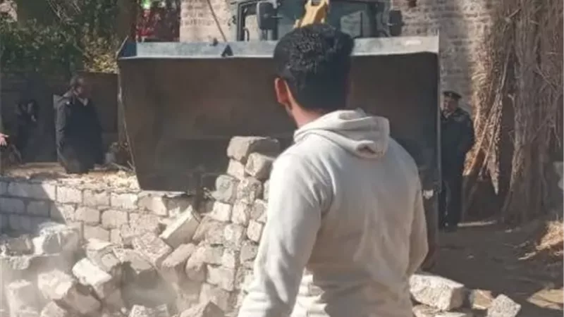 أسيوط: إزالة 11 حالة تعدٍ في 3 مراكز بالموجة الـ28