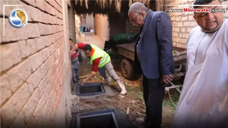 رئيس مياه المنيا يواصل جولاته بمتابعة وصلات الصرف الصحي بقرى ملوي