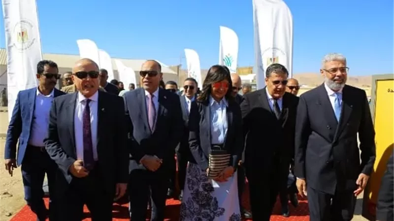 وزير العمل يشارك في تدشين مبادرة 