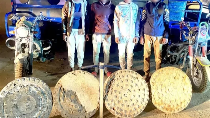 ضبط عصابة سرقة أغطية الصرف الصحى بقنا