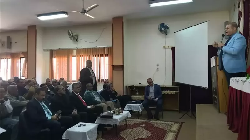 وكيل تعليم قنا يبحث الاستعدادات النهائية لامتحانات الإعدادية