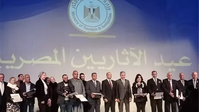 تكريم المتميزين في القطاع الأثري خلال احتفالية يوم الآثاريين