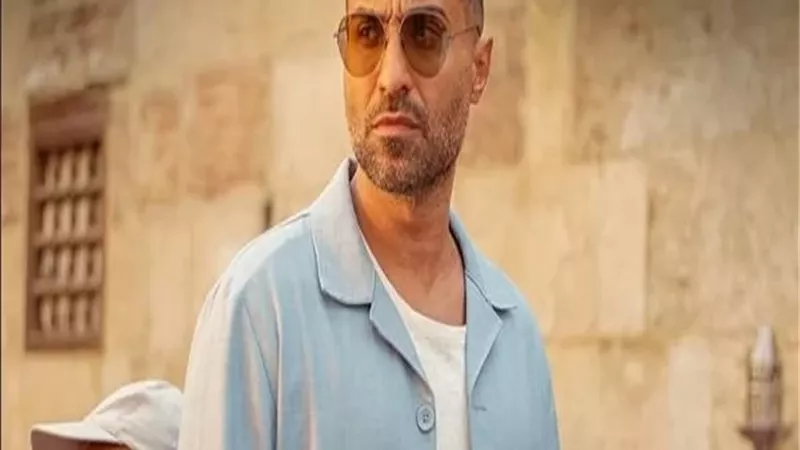 أحمد فهمى يحضر لفيلم 
