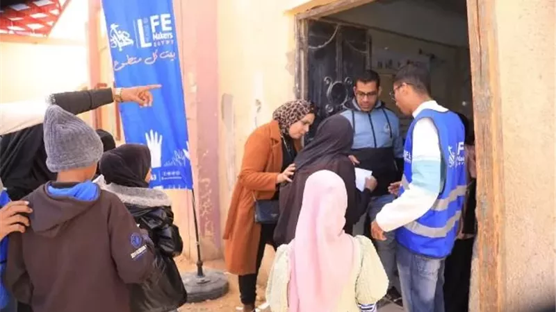 الكشف على 2000 مواطن بسوهاج بالمجان خلال قافلة طبية