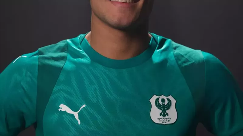 المصري يستعير مصطفى العش لاعب الأهلي لمدة موسم ونصف