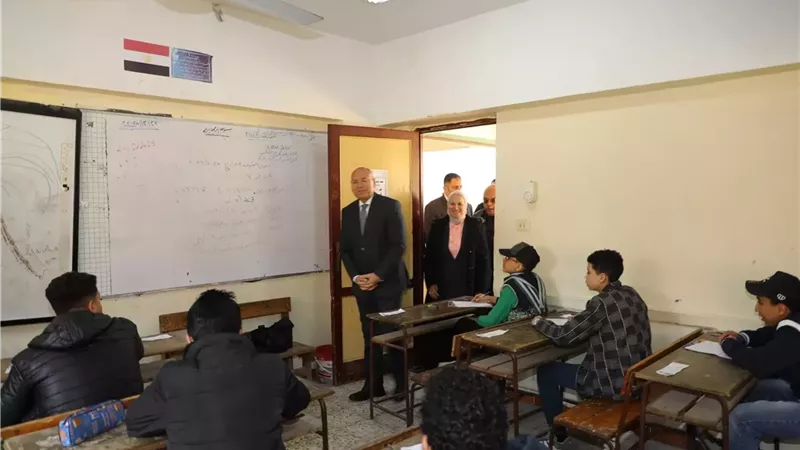 محافظ القاهرة يتفقد امتحانات الشهادة الإعدادية 2026
