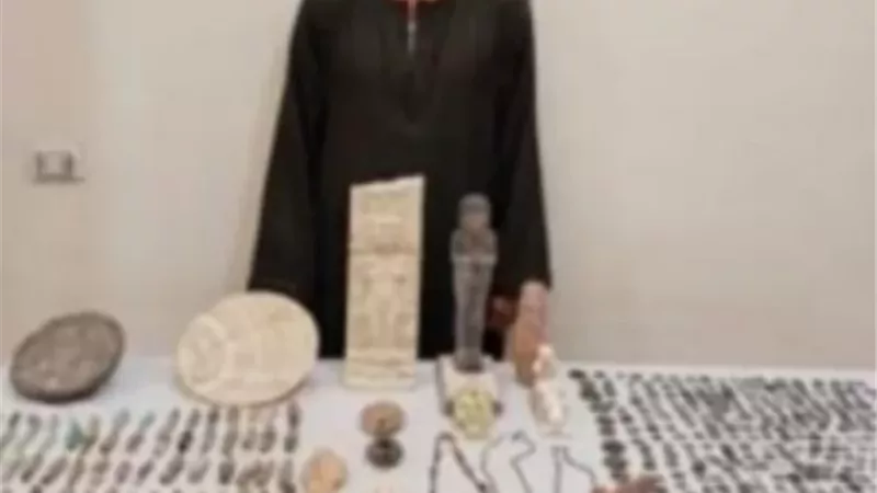 القبض على تاجر آثار وبحوزته 526 قطعة فرعونية فى المنيا