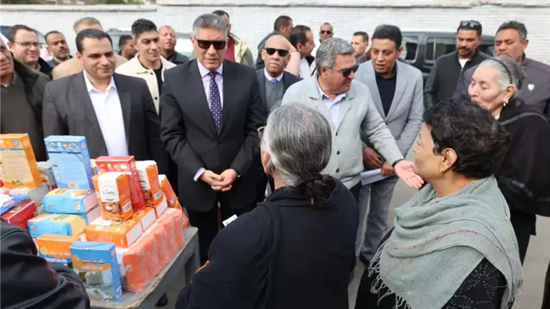 محافظ الجيزة يفتتح سوق اليوم الواحد بشارع الصوامع بإمبابة