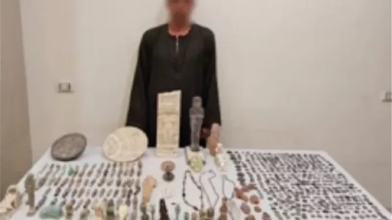 ضبط 526 قطعة أثرية بحوزة شخص بالمنيا