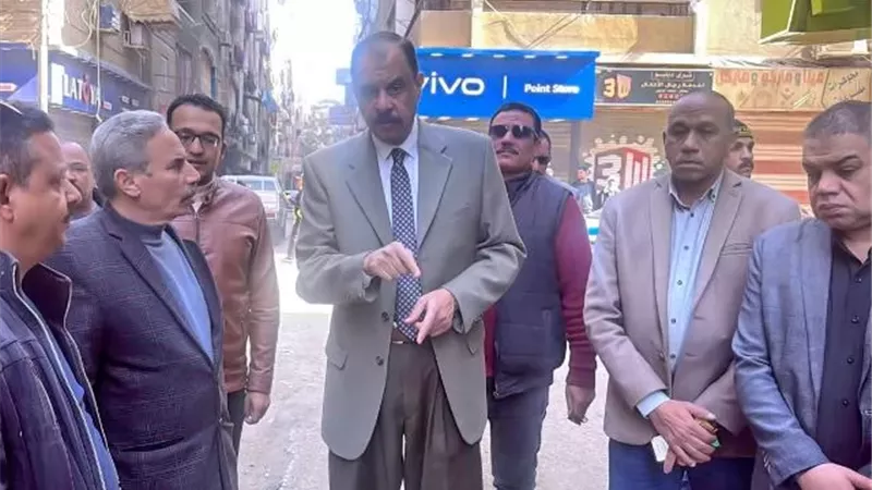 محافظ سوهاج يتفقد شارع شريف والشوارع المتفرعة للرصف بحي شرق