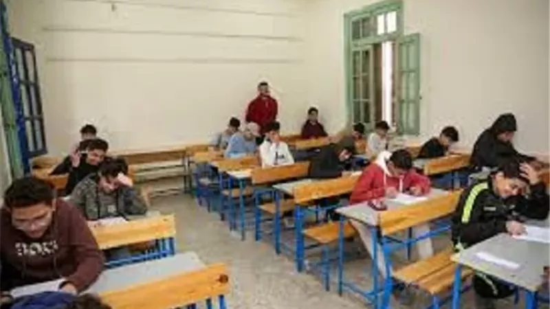إحالة 14من رؤساء اللجان والمراقبين بإعدادية الشرقية للنيابة