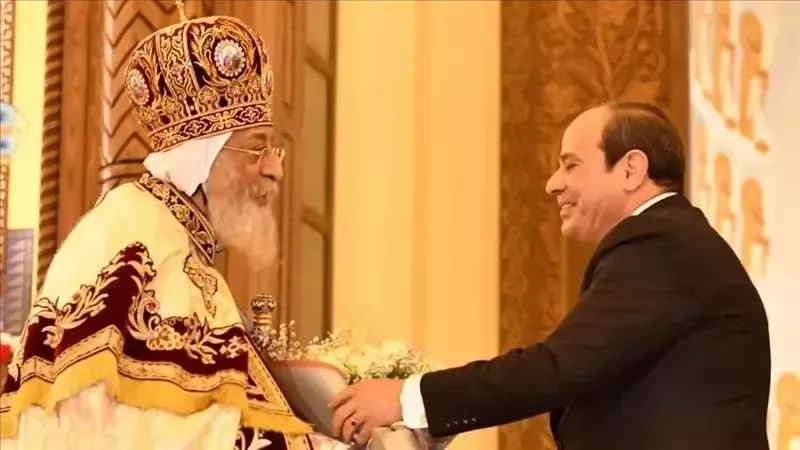 الرئيس السيسي يطمئن على صحة البابا تواضروس بعد إجراء عملية جراحية