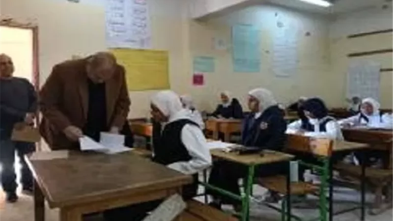 وكيل تعليم قنا يتابع لجان الإعدادية ويشدد على الانضباط ومنع الغش