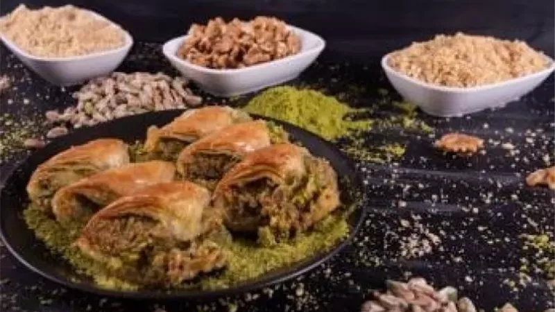 الجلاش بالمكسرات والعسل