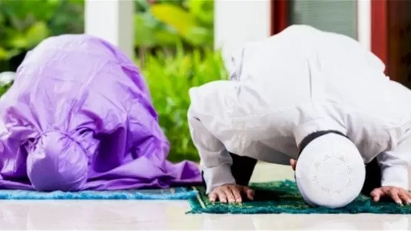 هل يُحصّل الرجل فضل صلاة الجماعة إذا أداها مع أسرته فى البيت؟