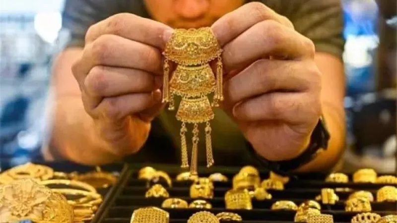 الذهب يتراجع 5 جنيهات في منتصف التعاملات.. وعيار 21 يسجل 6150 جنيها