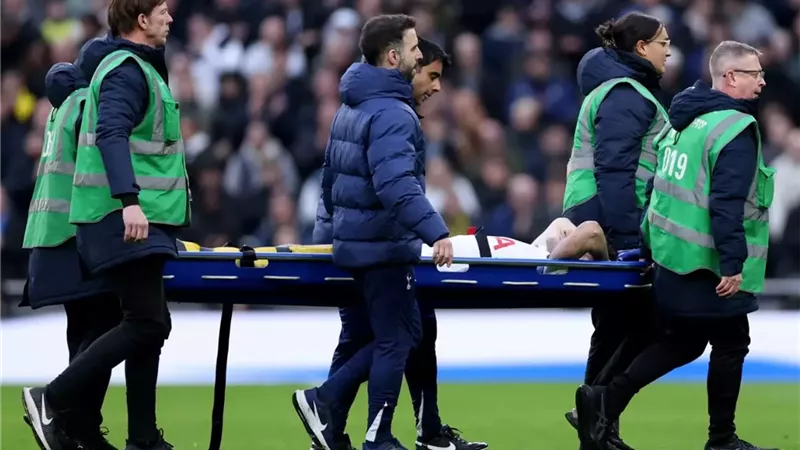 إصابة خطيرة للاعب توتنهام أمام وست هام
