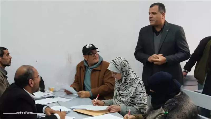 مدير تعليم دمياط يتفقد أعمال التصحيح بكنترول الشهادة الإعدادية
