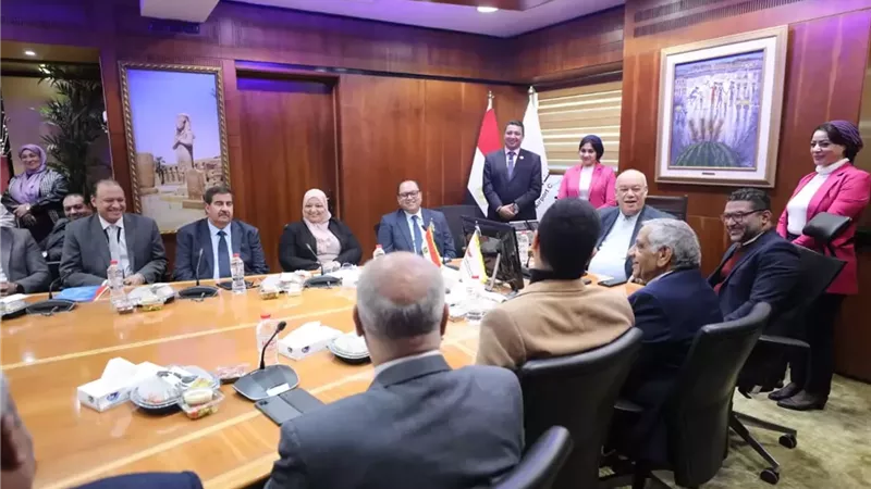 مطار القاهرة يحصد 