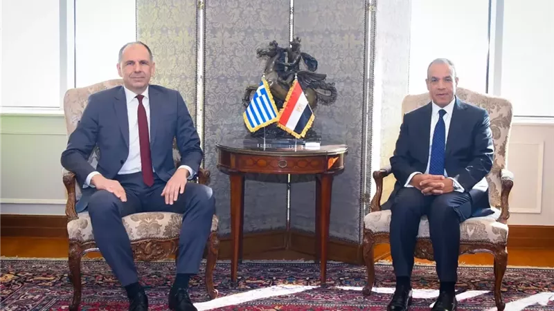 وزير الخارجية يؤكد أهمية ومحورية التعاون الثلاثي مع اليونان وقبرص