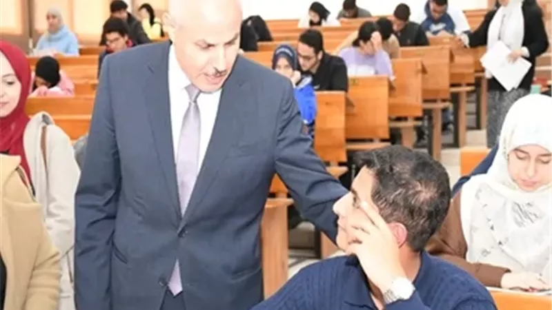 51 طالبًا وافدًا يؤدون امتحان موديول الغدد الصماء بكلية طب القناة