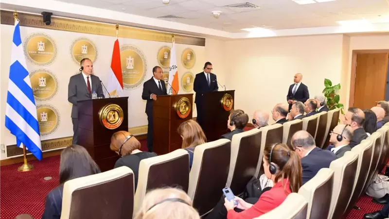 وزير الخارجية ونظيريه اليوناني والقبرصي يبحثون تطورات القضية الفلسطينية