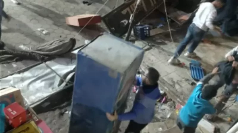 محافظة الجيزة تزيل ٢١ كشكًا مخالفًا بميدان المنيب بحي جنوب الجيزة