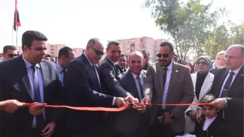 وزير العمل ومحافظ السويس يفتتحان ملتقى توظيفيًا يوفر 1700 فرصة عمل