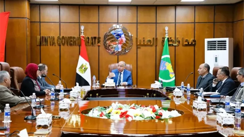 محافظ المنيا يطلق مرحلة جديدة من الشراكة مع «إنقاذ الطفولة الدولي