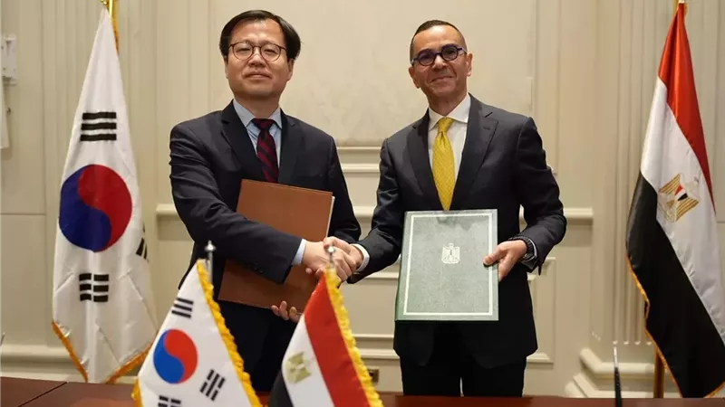 وزيرا الاستثمار والتجارة ونظيره بكوريا الجنوبية يوقعان بيان اتفاقية الشراكة الاقتصادية الثنائية